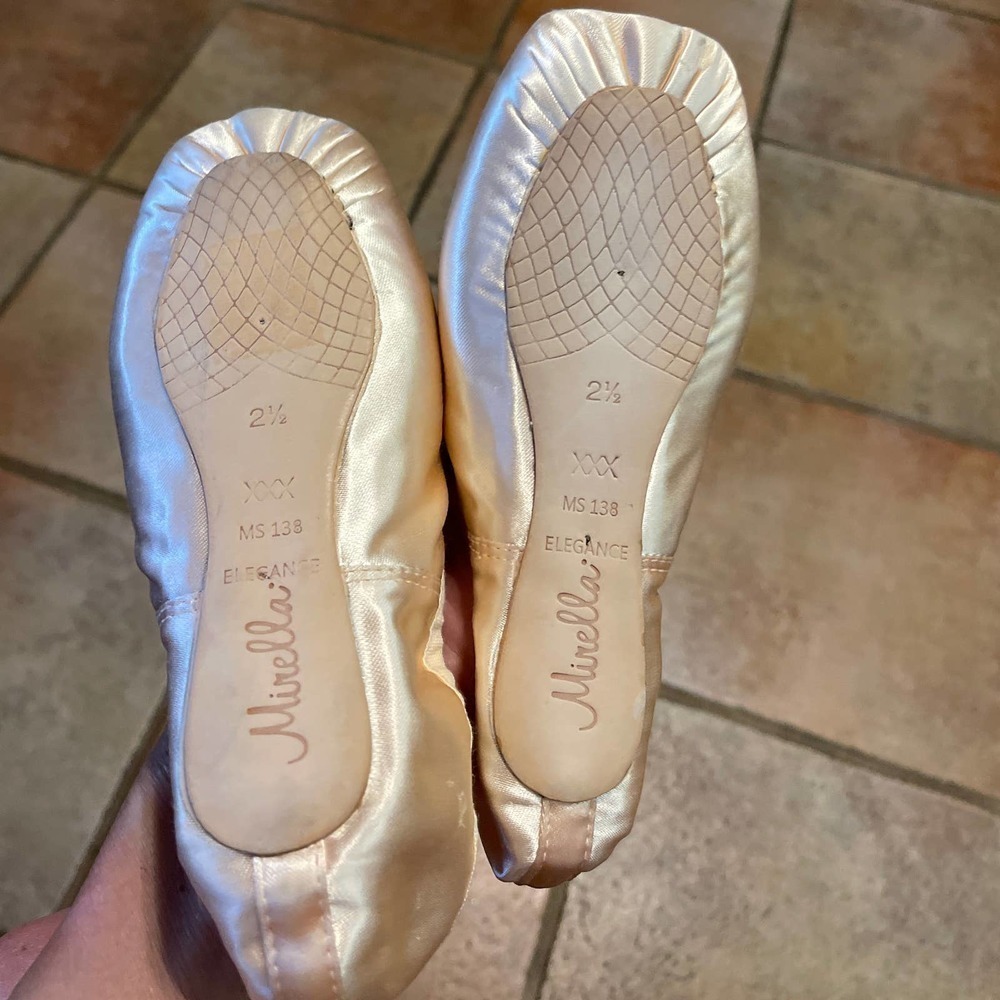 Mirella Elegance Stretch Pointe Shoes - Picture 3 of 3